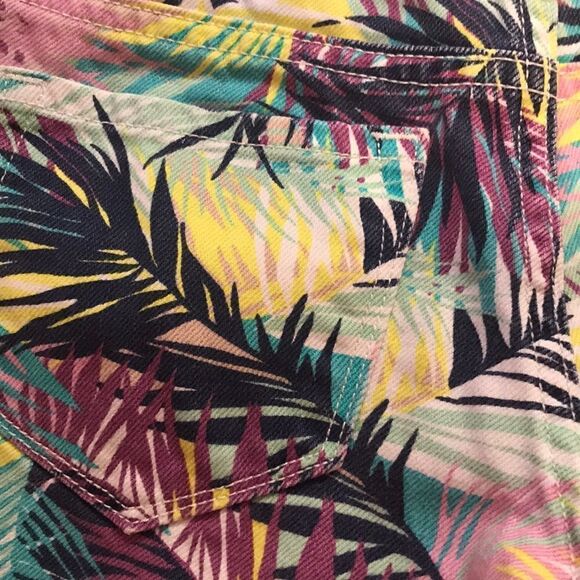 (5/$25) Host pick Old Navy tropical Diva Shorts - Picture 5 of 5